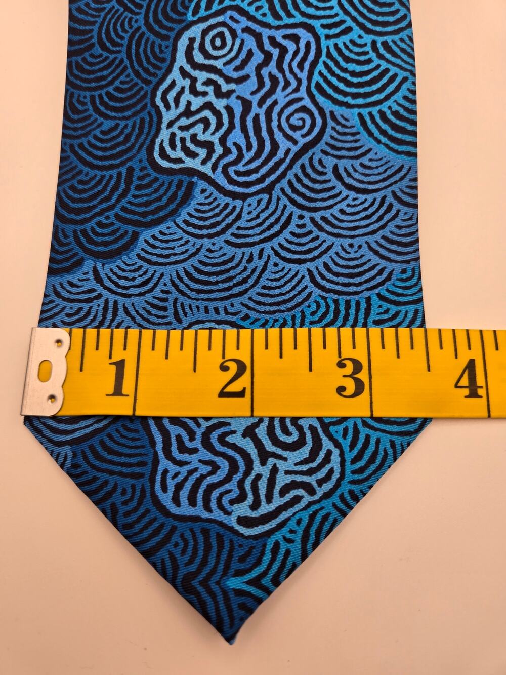 Alperstein Designs Warlukurlangu Arrists of Yuendumu